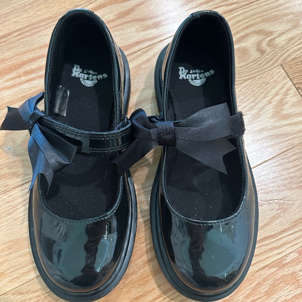 Girls patent leather Dr Marten Mary Janes